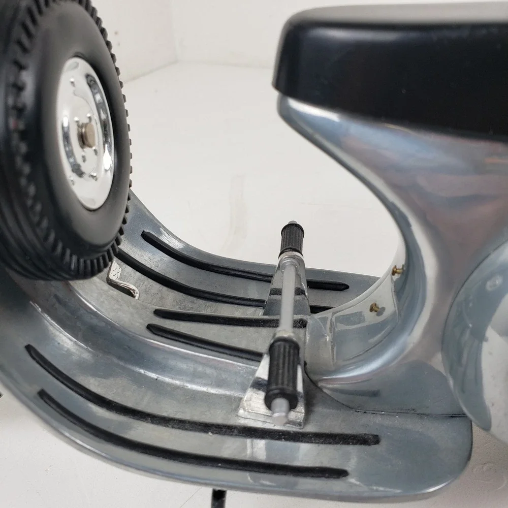 NewRay Vespa 150 GS 1:12 Scale Silver Diecast Toy Scooter Motorcycle Model 57863